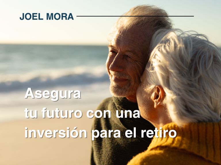 Es la imagen de una pareja de la tercera edad, disfrutando en la playa. Hay un título en blanco que dice "Asegura tu futuro con una inversión para el retiro".